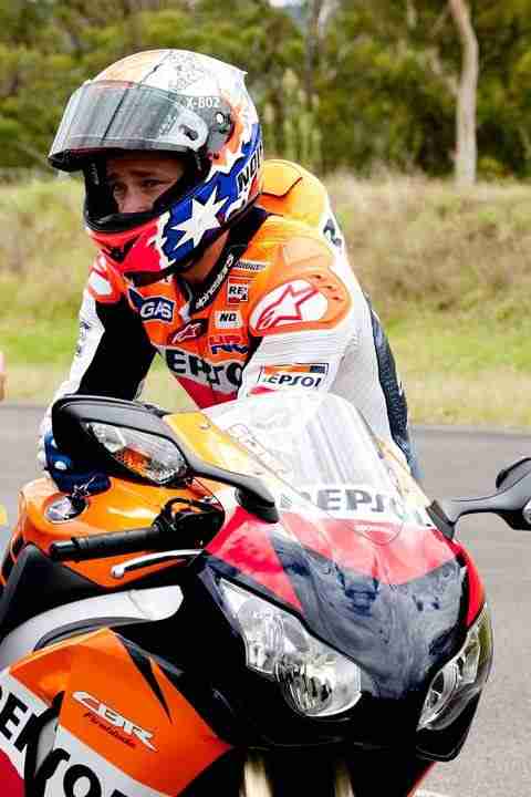 stoner 2011 blade casey-stoner-fireblade