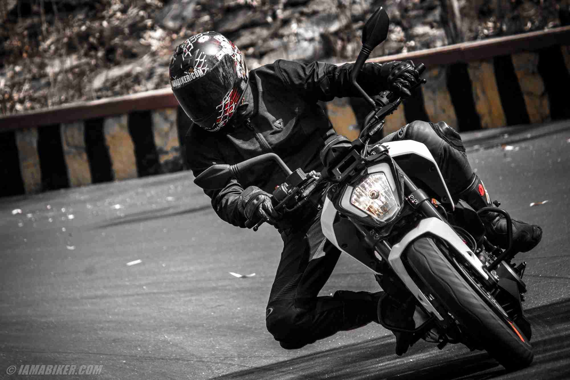 KTM Duke 250 review handling