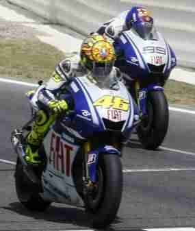 Rossi Lorenzo MotoGP battle
