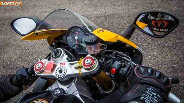 Aprilia RSV4 R cockpit