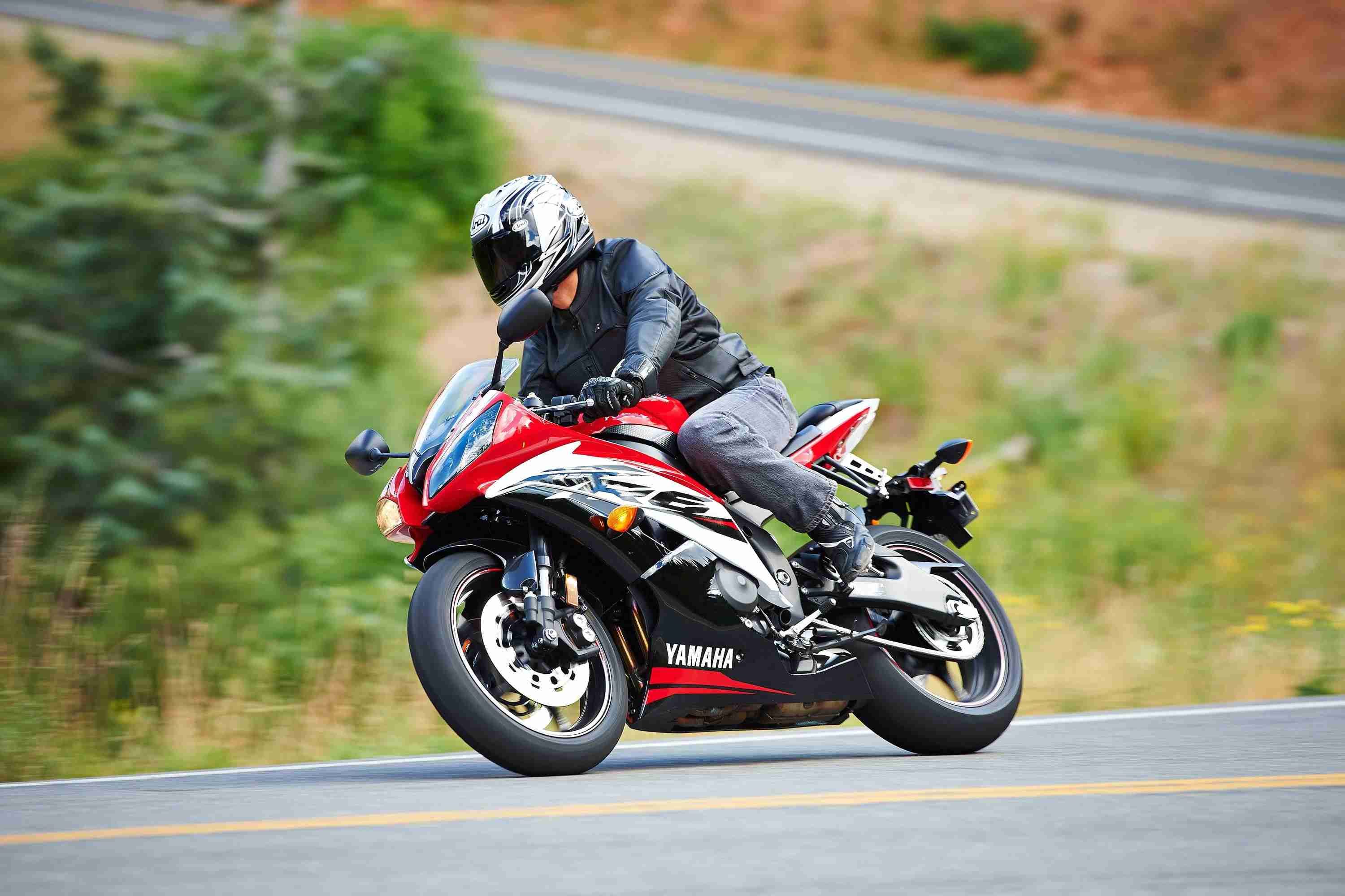 Спортбайк Yamaha r1000rr
