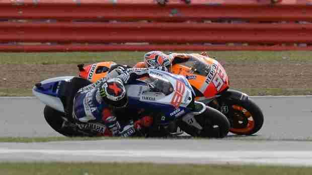 jorge lorenzo marc marquez silverstone pass