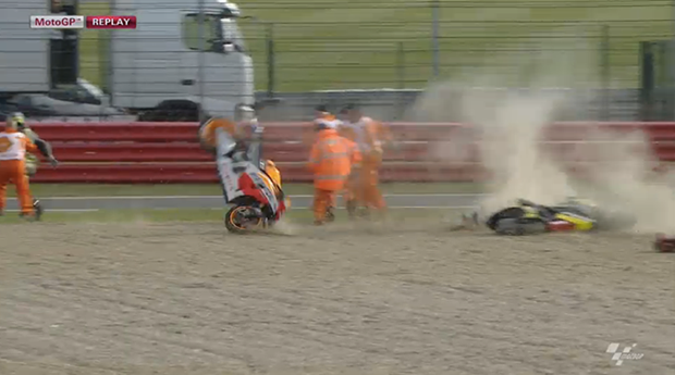 marquez crutchlow crash