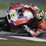 Andrea Iannone knee down Ducati MotoGP Qatar 2015
