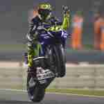 Valentino Rossi wheelie Movistar Yamaha MotoGP Qatar 2015