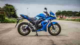 Suzuki Gixxer SF images - right side view