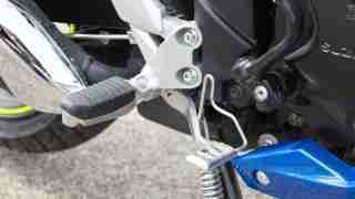 Suzuki Gixxer SF images – foot peg