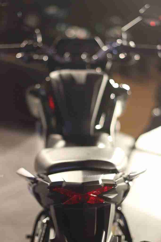 Honda CB Hornet 160R top view | IAMABIKER - Everything Motorcycle! Honda CB Hornet 160R top view | IAMABIKER - Everything Motorcycle!