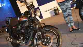 New Bajaj Avenger 220 Street front