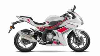 2016 Benelli Tornado 302 studio shot