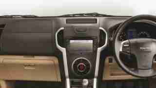 2018 ISUZU D-MAX V-Cross -Entertainment System with rear-view display