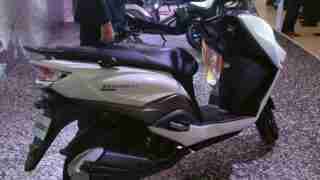 Suzuki Burgman Street white