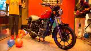 Thunderbird 350X red colour option