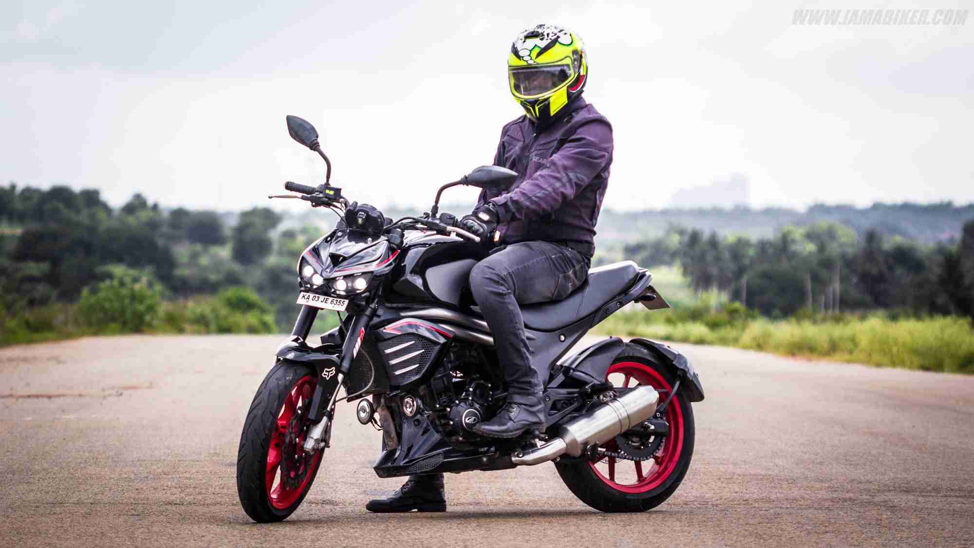 Mahindra Mojo modified