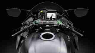 2019 Kawasaki Ninja H2 cockpit