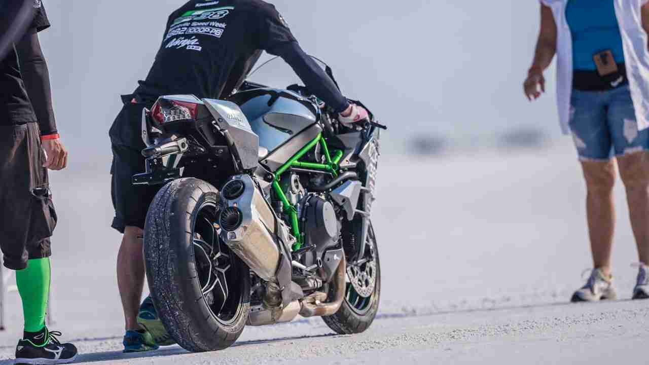 Kawasaki Ninja H2 with Team 38 Bonneville record