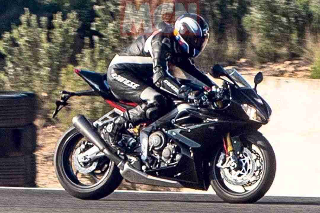 2021 triumph daytona 765