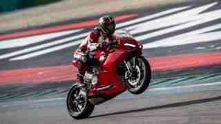 Ducati Panigale V2 HD wallpaper