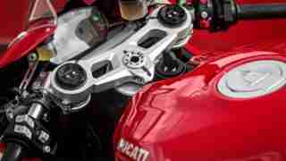 Ducati Panigale V2 TFT screen and handle bars