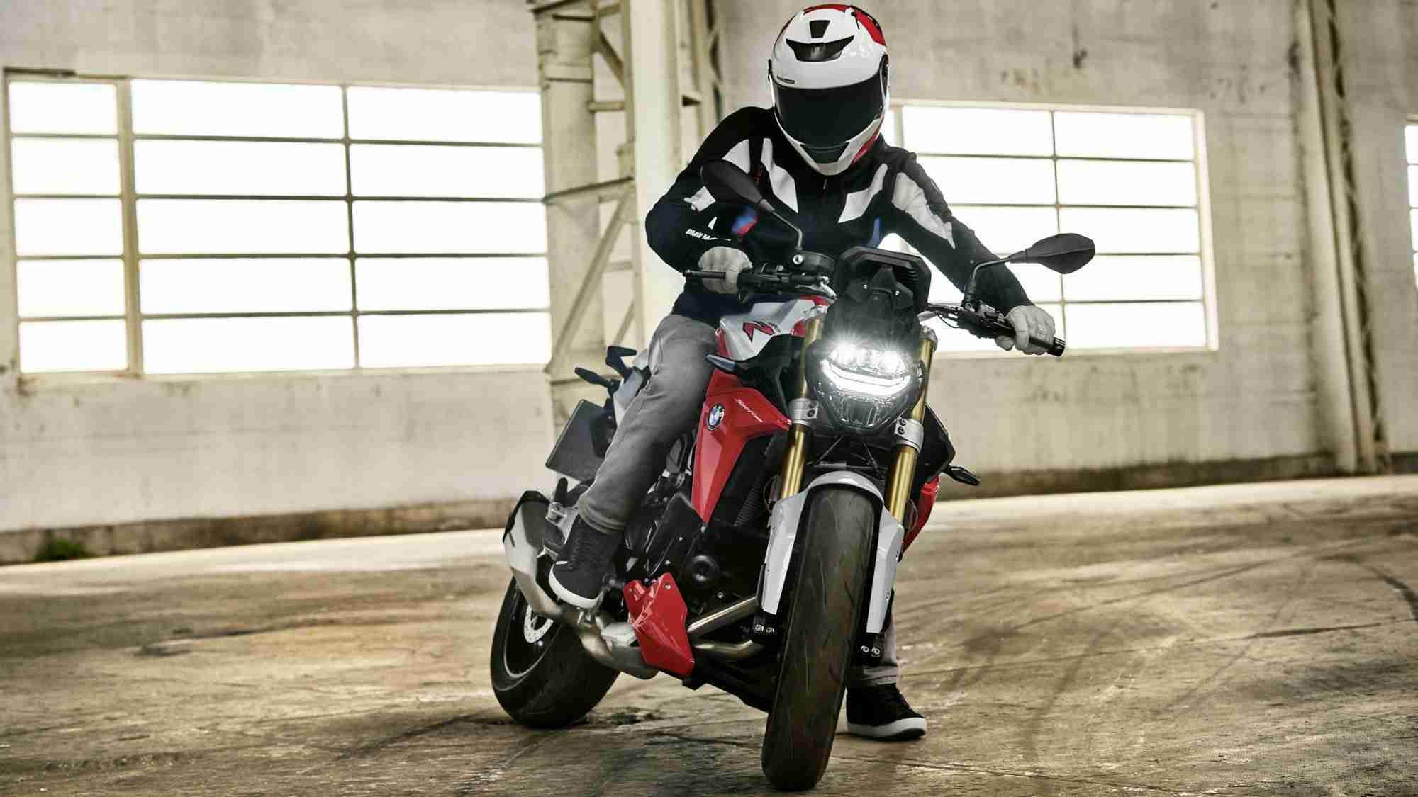 BMW F 900 R HD high res