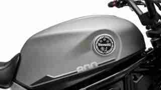 Benelli Leoncino 800 tank