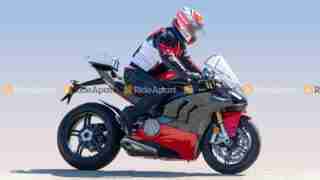 Ducati Panigale V4 Superleggera spy shots (1)