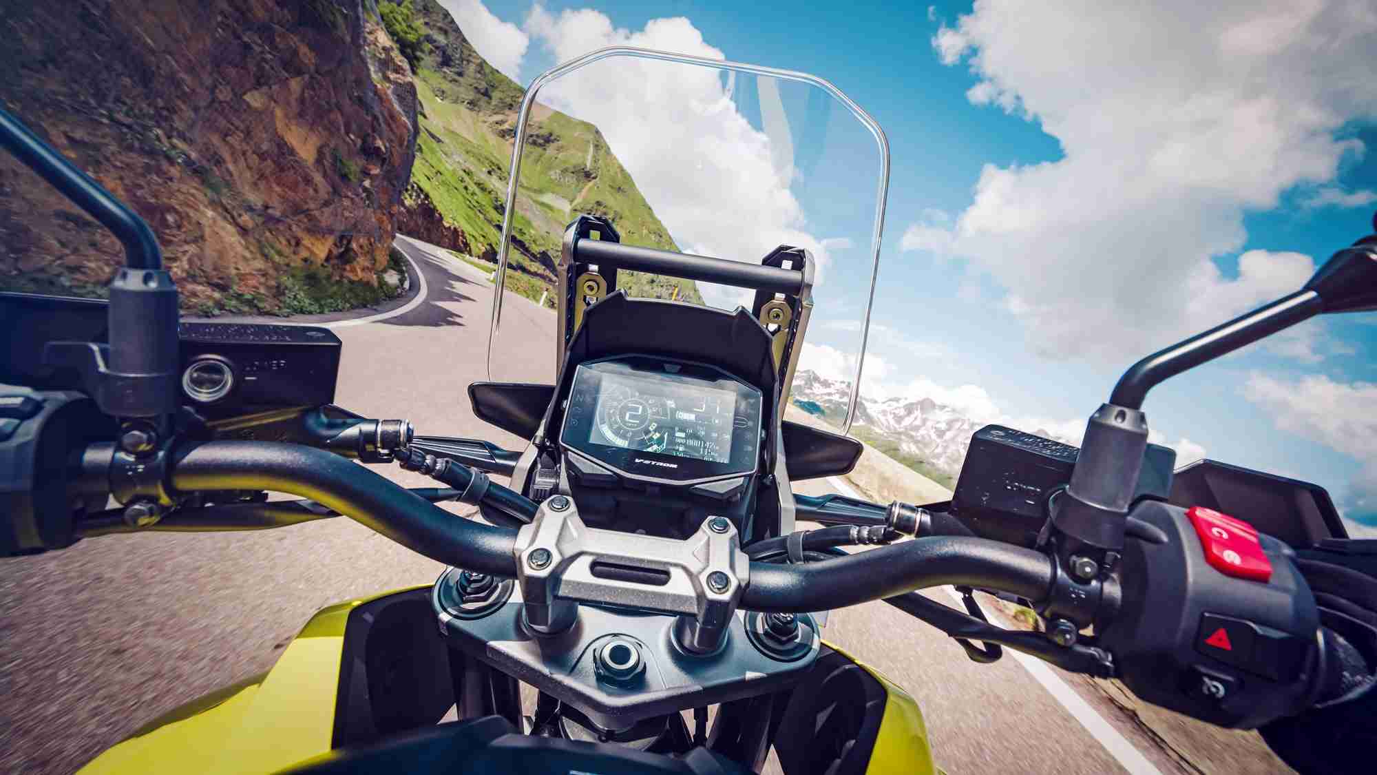 Suzuki V-Strom 1050XT and V-Strom 1050 wind screen handlebars