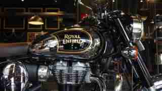 BS6 Royal Enfield Classic 350 Chrome edition tank