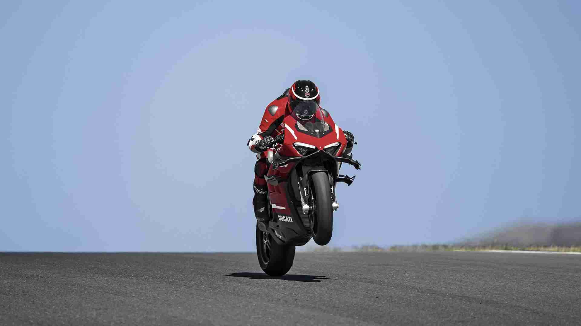 2020-ducati-panigale-v4-superleggera (12) | IAMABIKER - Everything Motorcycle! 2020-ducati-panigale-v4-superleggera (12) | IAMABIKER - Everything Motorcycle!