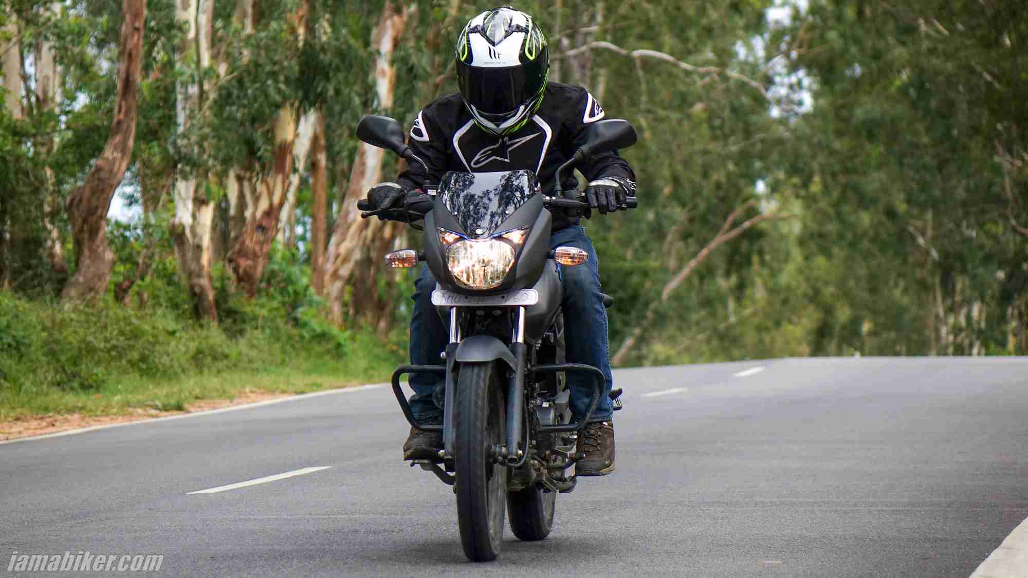 Bajaj Pulsar 125 Neon review