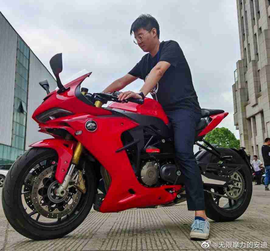 QJ SRG 600 (Benelli 600RR)
