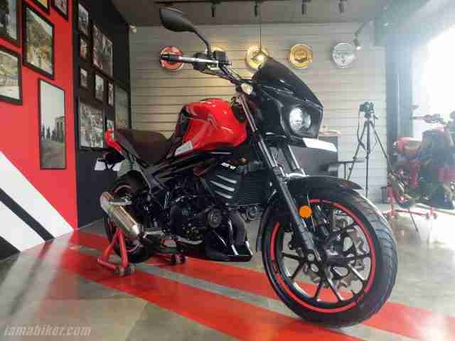 Mojo 300 ABS BS6 Ruby Red colour option