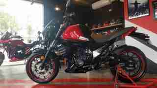 Mojo 300 ABS BS6 Ruby Red colour option