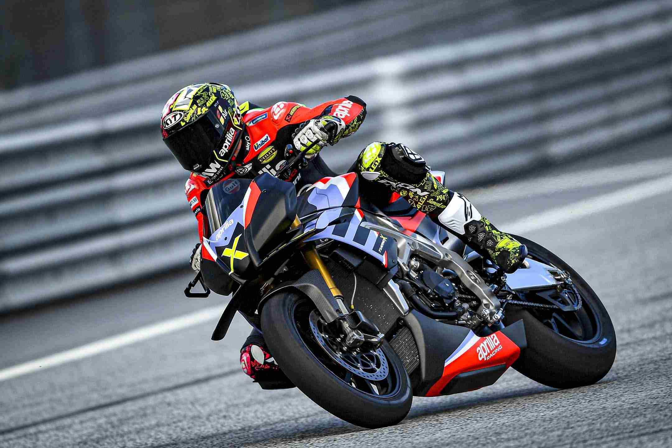 Aprilia Tuono V4 X
