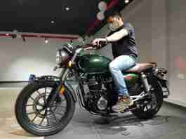 Honda H'ness CB 350 with rider