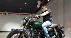 Honda H'ness CB 350 with rider