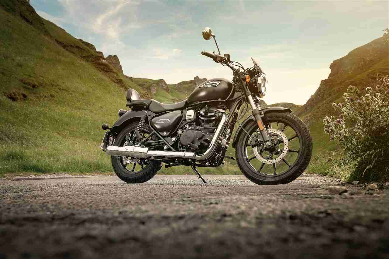 Royal Enfield Meteor 350 Stellar Black