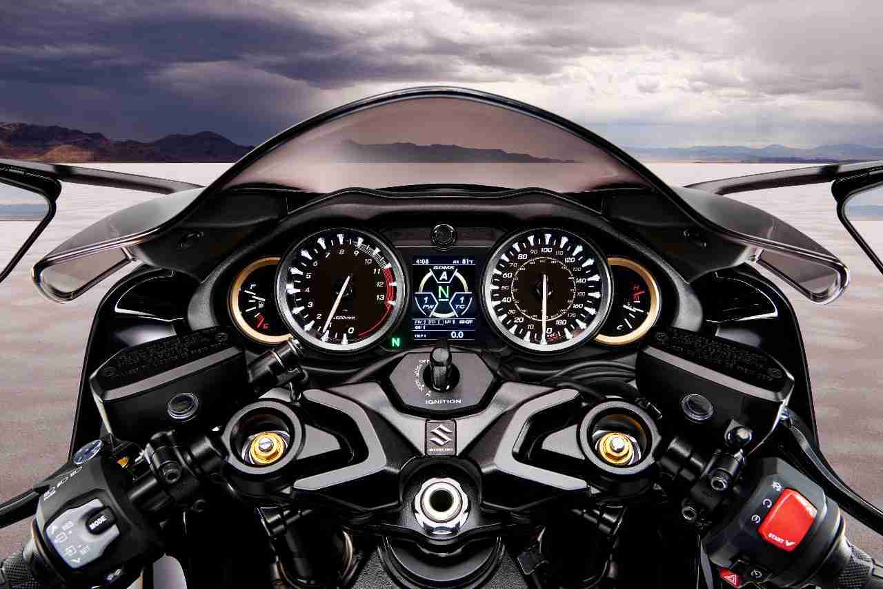2021 Suzuki Hayabusa cockpit
