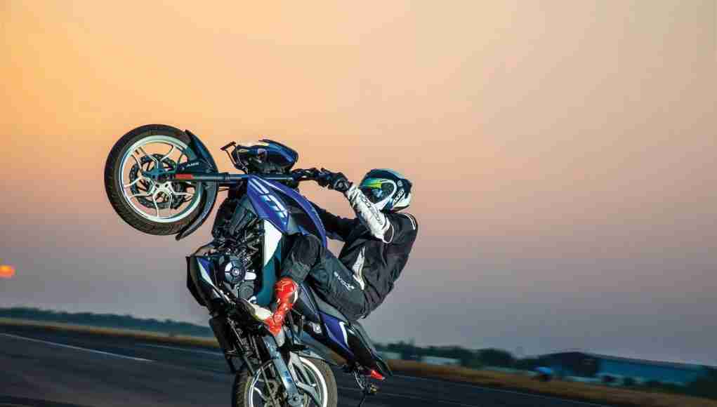 Bajaj Pulsar NS200 Fastest Quarter Mile Wheelie Record
