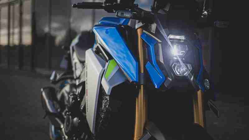 2021 Suzuki GSX-S1000 headlight LED