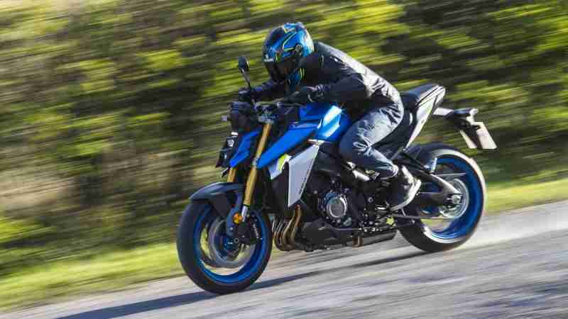 2021 Suzuki GSX-S1000 riding