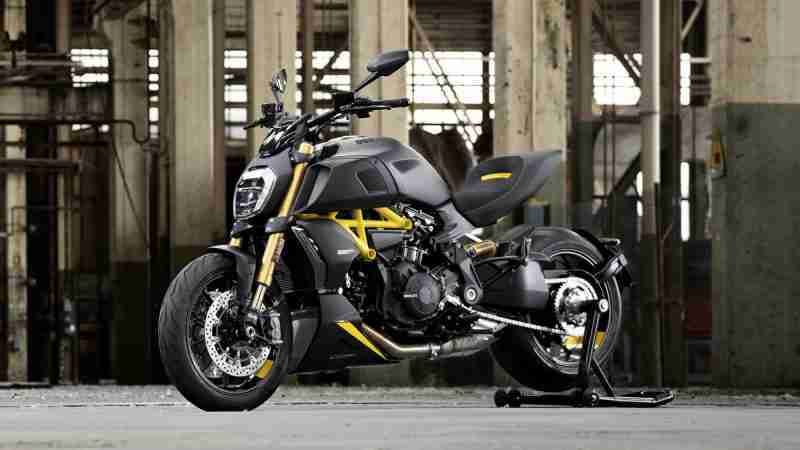 Ducati Diavel 1260 S Black and Steel