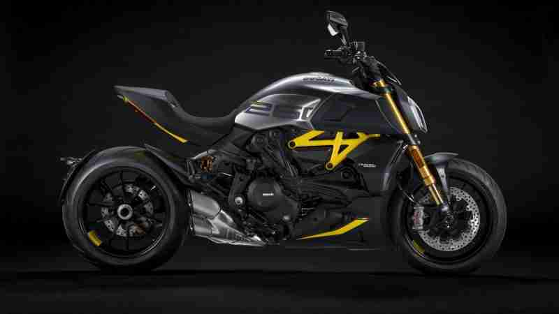 Ducati Diavel 1260 S Black and Steel