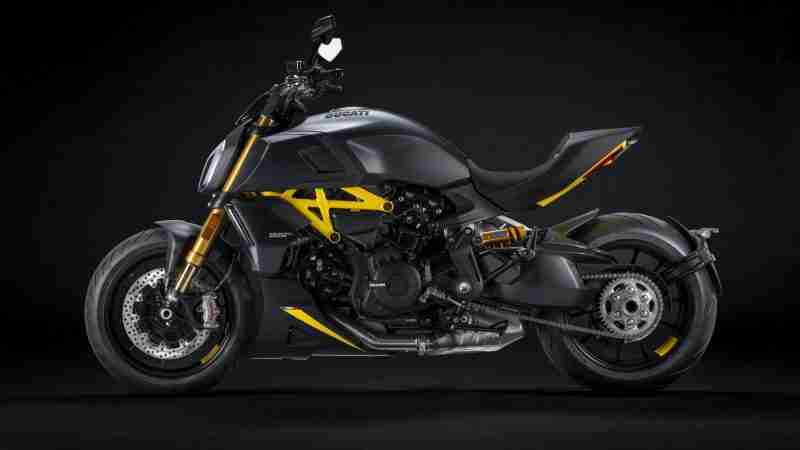 Ducati Diavel 1260 S Black and Steel