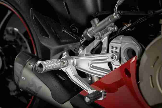 Panigale V4 S accessories foot pegs