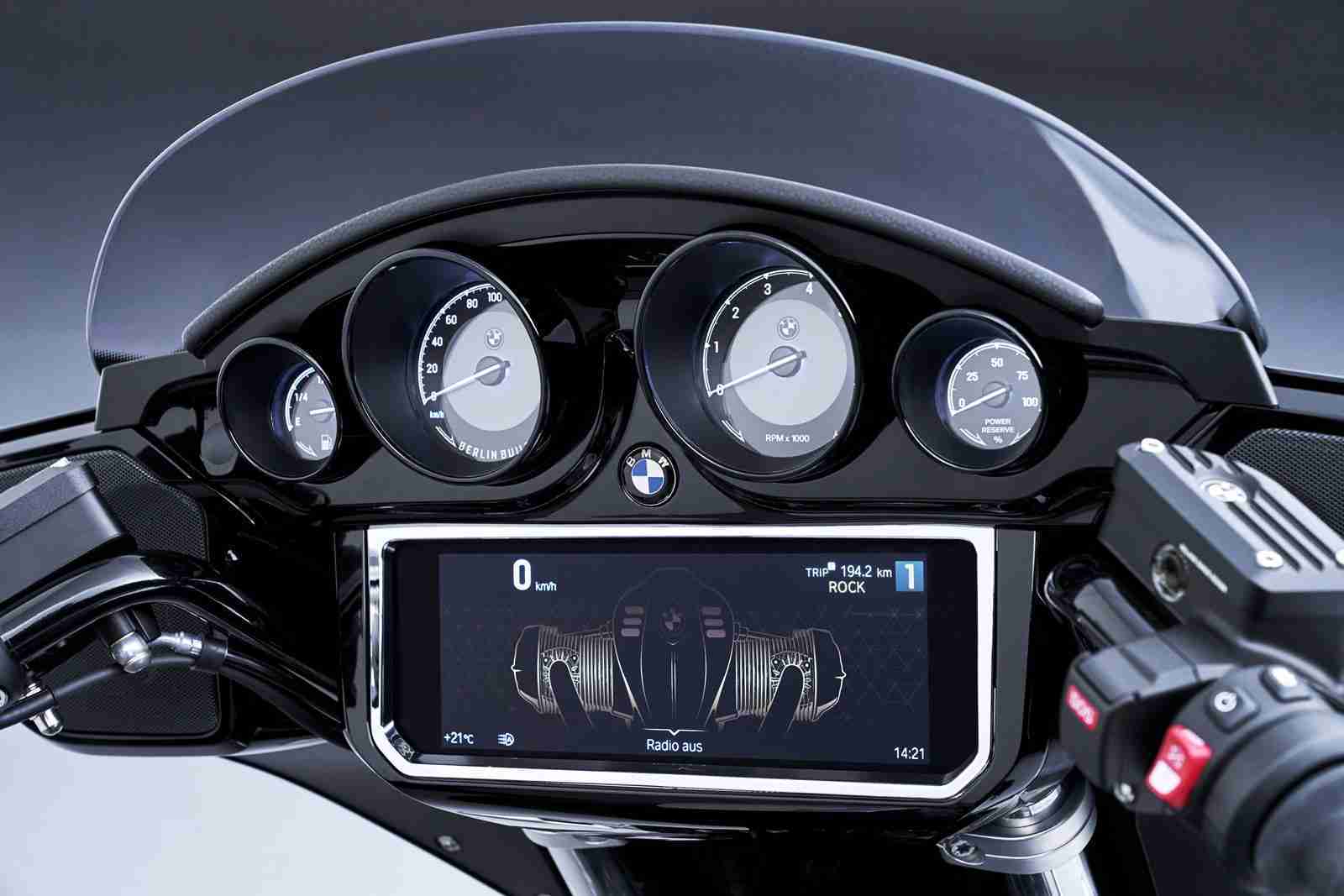 BMW R 18 B cockpit tft screen