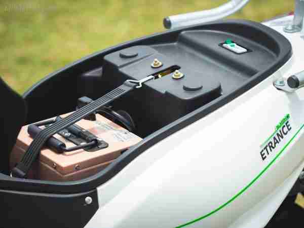 PURE EV Etrance Neo removable battery