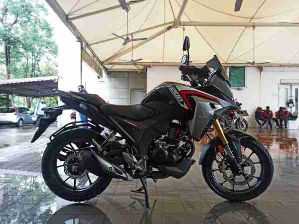 Honda CB200X Black right side view