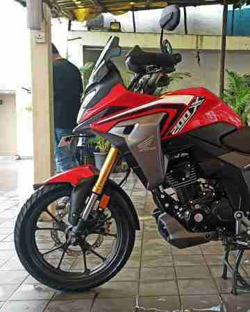 Honda CB200X Red left front view
