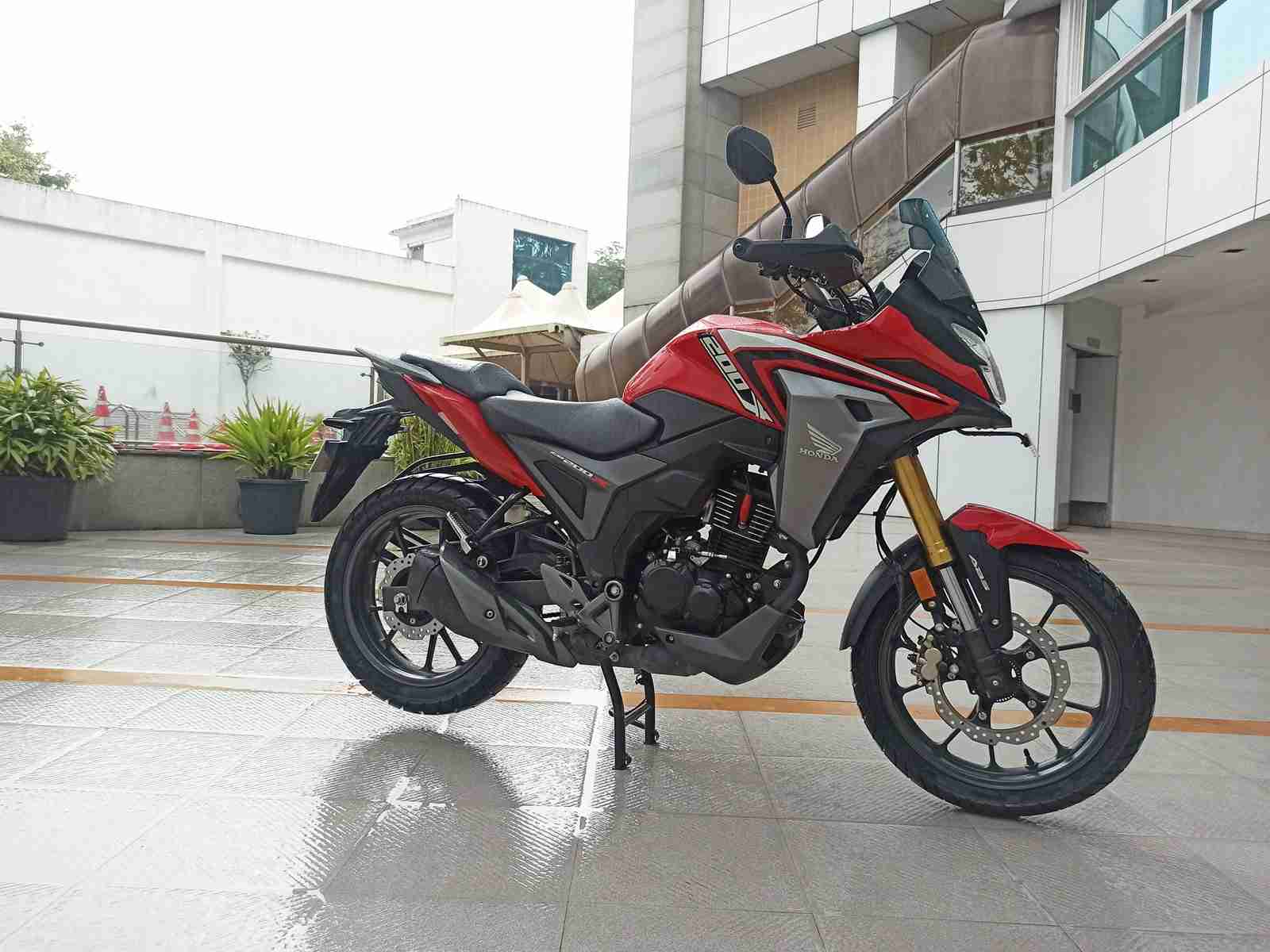 Honda CB200X Red right side view